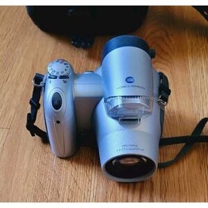 Konica Minolta DiMAGE Z10 3.2MP Digital Camera - Silver 8x ZOOM Not Tested